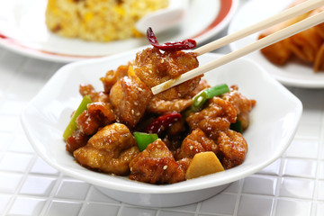 general tso’s chicken, fried rice, spring rolls, american chinese cuisine © uckyo