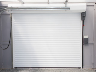 interior view of the system and mechanism of the electric automatic garage door