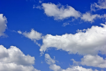 Obraz premium White clouds floating in the blue sky 