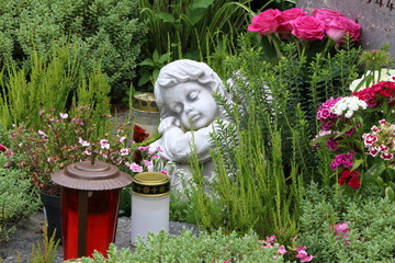 At the Cemetery, am Friedhof, Grabschmuck im Sommer, Trauer, Gedenken