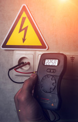  Electrician makes electrical measurements; jumps tension, electrical safety.