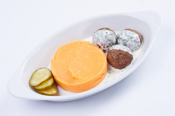 meatballs with mashed potato