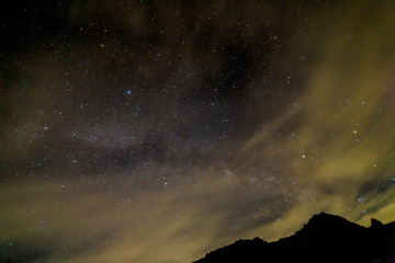 Fototapeta premium 木曽駒ヶ岳の中岳と天の川