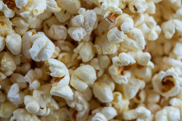 frische warme gesalzene Popcorn
