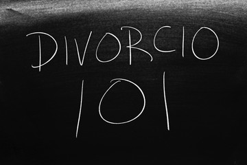 The words Divorcio 101 on a blackboard in chalk.  Translation: Divorce 101