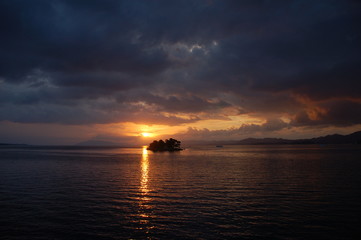  Lake Shinji to be illuminated in the sunset