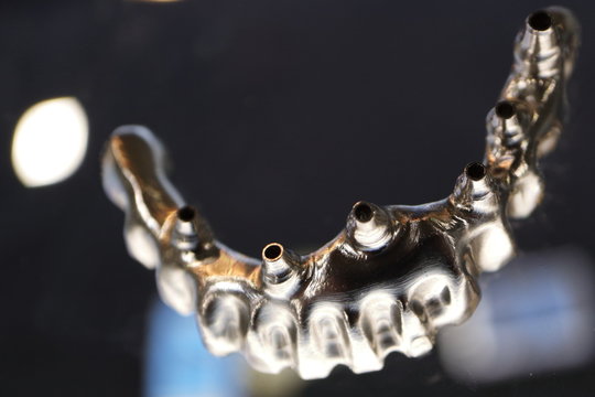 Image of dentures for subsequent application of ceramic coatings.