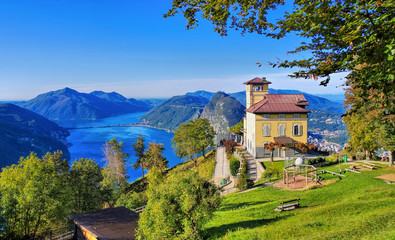 Blick vom Monte Bre auf Luganer See und den Monte San Salvatore, Schweiz - view from Monte Bre to Lake Lugano and Monte San Salvatore