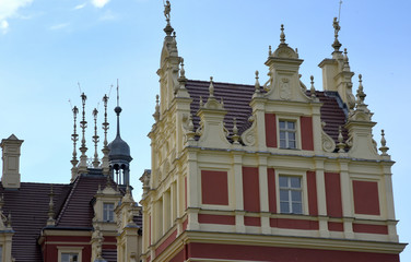 Giebel des Neuen Schlosses im Pückler-Park von Bad Muskau