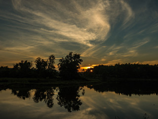 Fototapeta na wymiar sun rise at the lake