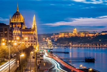 Fototapeta na wymiar Hungarian Parliament - Buda Castle - Chain Bridge 