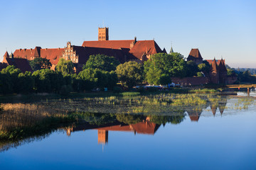 Obraz premium Tranquility scene of Teutonic Castle in Malbork in morning