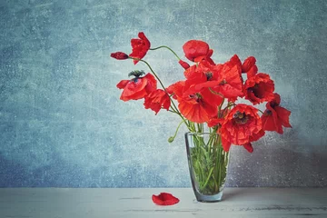Papier Peint photo Coquelicots Red popies flowers in glass vase. Toned image. Copy space