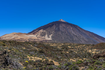 Teneriffa - Vulkan Teide unter blauem Himmel