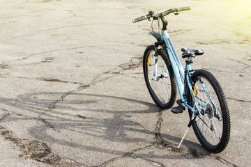 Obraz premium mountain bike is on a rough road. Nice Sunny day.