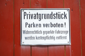 Schild Privatgrundstück, Parken verboten !