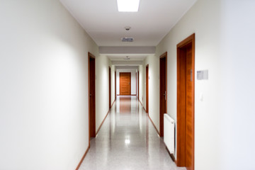 corridor with doors - obrazy, fototapety, plakaty