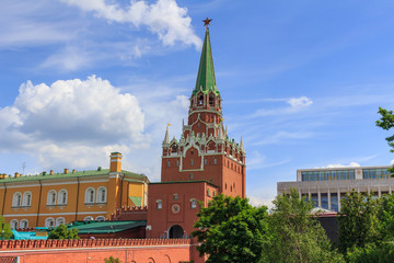Fototapeta premium Troitskaya tower of Moscow Kremlin on a blue sky background in sunny summer day