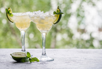 margarita cocktail with lime