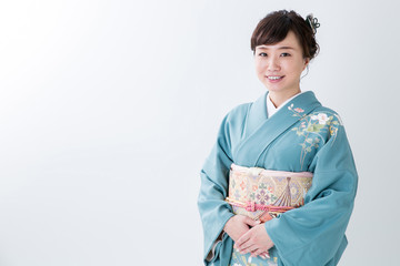 着物姿の女性（笑顔）
