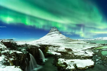 Crédence de cuisine en verre imprimé Kirkjufell Aurora Borealis or northern light above kirkjufell mountain in iceland