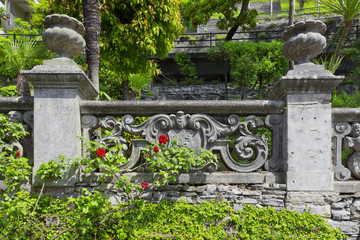 Balustrade im Park der Villa Monastero am Comer See