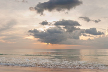 Obraz na płótnie Canvas Sunset over the ocean