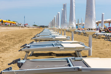Sdraio chiuse in spiaggia al mare a Caorle