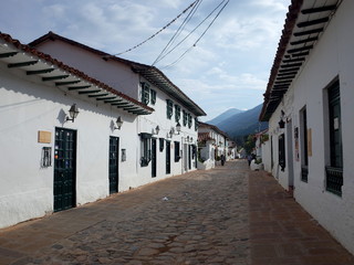 Obraz premium A traditional street in Villa de Leyva, Colombia