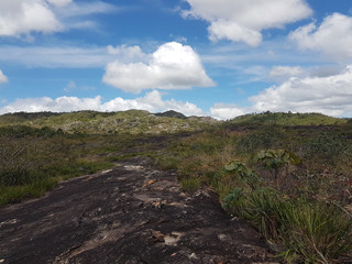 por trás da cachoeira de MIlho Verde da região do Serro / Diamantina / Minas Gerais