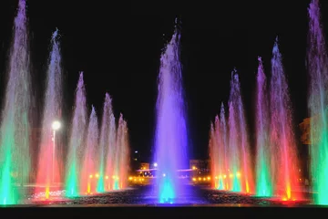 Papier Peint photo Fontaine colored water fountain at night