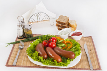 Boiled sausages with tomatoes, cucumbers and greens. Served with black or white bread.
