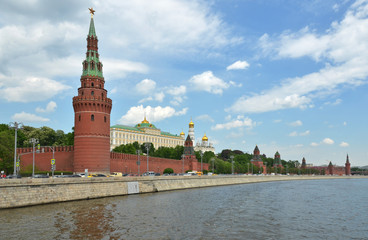 Obraz premium Architectural ensemble of the Moscow Kremlin and Kremlin embankm