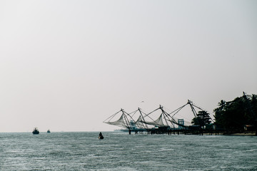 Naklejka premium Silhouette of chinese fishing nets in fort kochi during sunset.