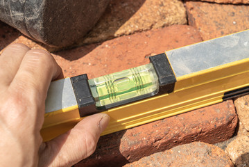 【DIY】水平器で測る　レンガ敷