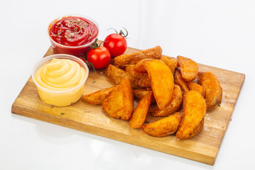 Fried potato with sauce