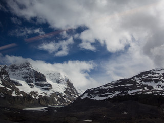 Obraz premium Views on Mountains surrounding Columbia Icefield and Glacier, Canada