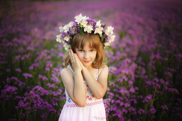 dziewczynka w kwiatach