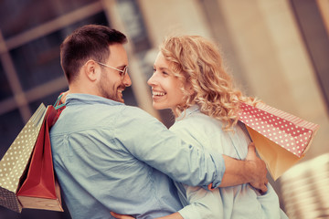 Obraz premium Loving couple shopping