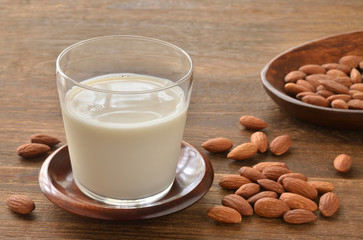 Almond milk on a wooden table


 - obrazy, fototapety, plakaty