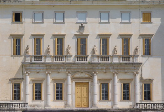 Haupteingang  der Villa Manin in Codroipo / Friaul / Italien