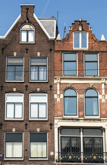 Naklejka premium Typical gabled houses on Damrak street in Amsterdam, Holland, Netherlands