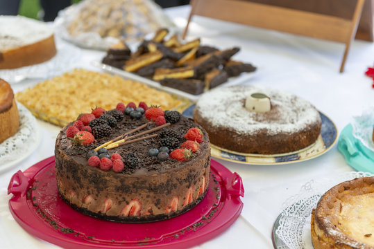 Kuchenbuffet Bilder – Durchsuchen 371,314 Archivfotos, Vektorgrafiken ...