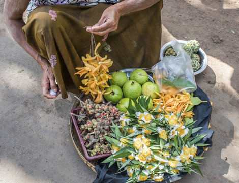 Myanmar, Mandalay area, flower selling on the village market to make donations to Buddha