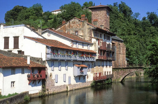 France, Pyrenees-Atlantiques, Basque Country, houses on the shore of the Nive river in Saint-Jean-Pied-de-Port (labelled "Most Beautiful Village in France")