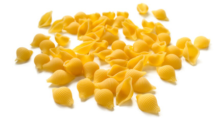 Tofe, pasta italiana su fondo bianco