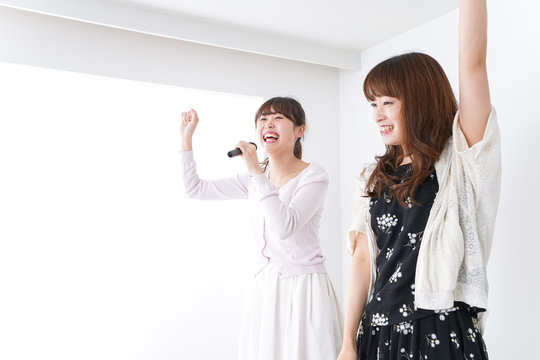カラオケ・女子