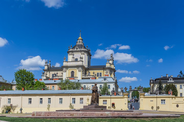 Fototapeta na wymiar St. George Cathedral in Lviv