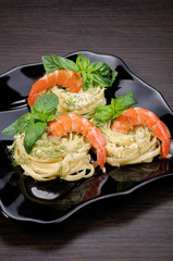 Nests of spaghetti with shrimp