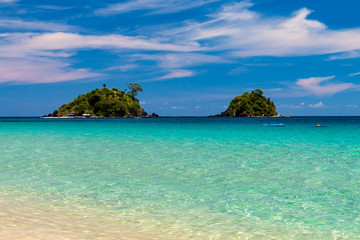 Fototapeta na wymiar Beautiful tropical beach with crystal clear ocean and islands (Nacpan Beach)
